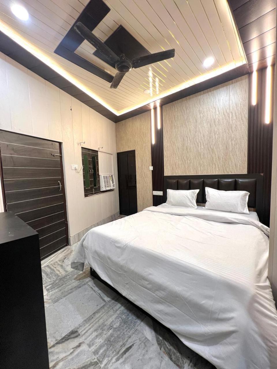 Durga P Guest House Near Harishchandra Ghat Benares Buitenkant foto
