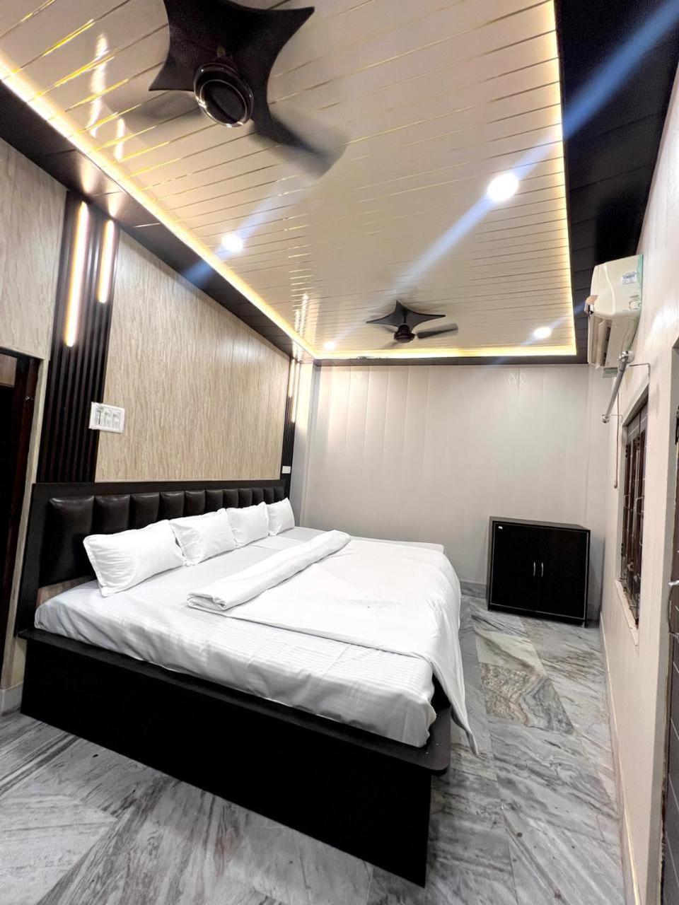 Durga P Guest House Near Harishchandra Ghat Benares Buitenkant foto