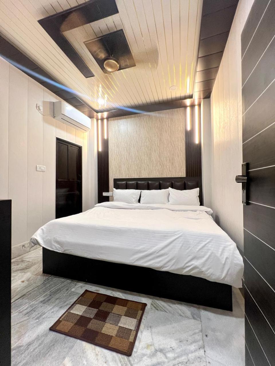 Durga P Guest House Near Harishchandra Ghat Benares Buitenkant foto
