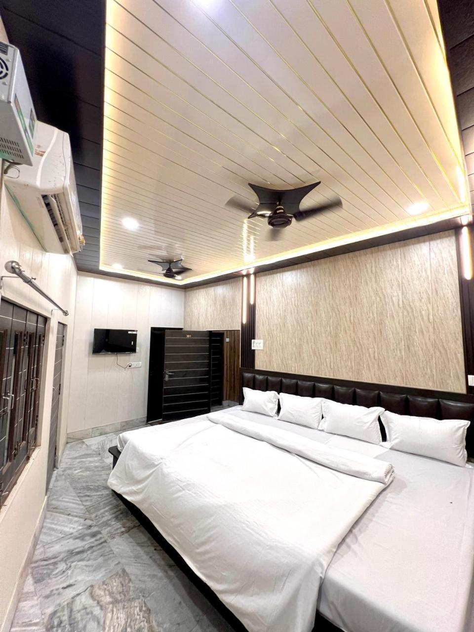 Durga P Guest House Near Harishchandra Ghat Benares Buitenkant foto