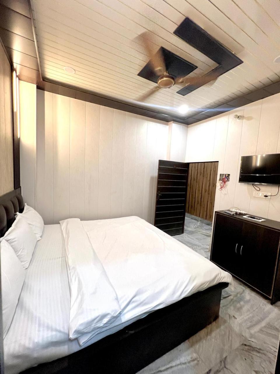 Durga P Guest House Near Harishchandra Ghat Benares Buitenkant foto