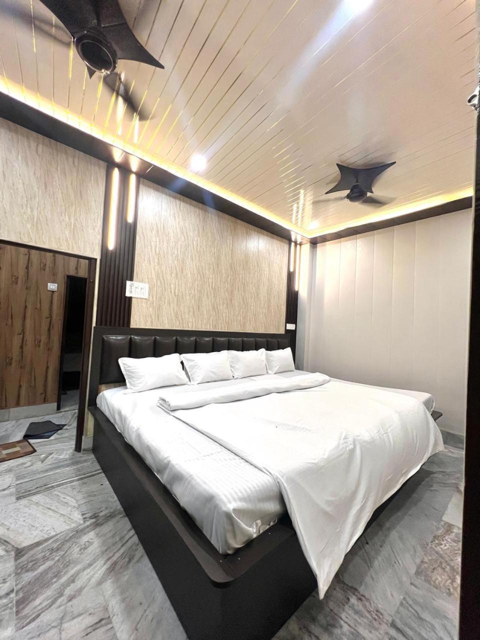 Durga P Guest House Near Harishchandra Ghat Benares Buitenkant foto